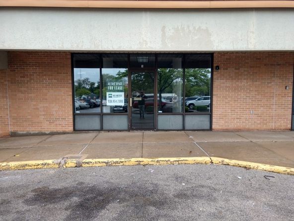 STERLING BAZAAR: 3311 N Sterling Ave, Peoria, IL 61604